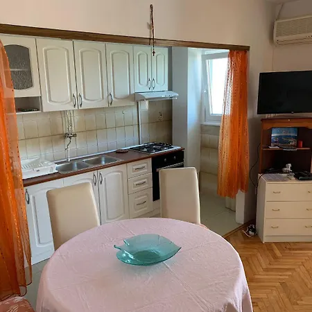 Apartments Josip - With Parking