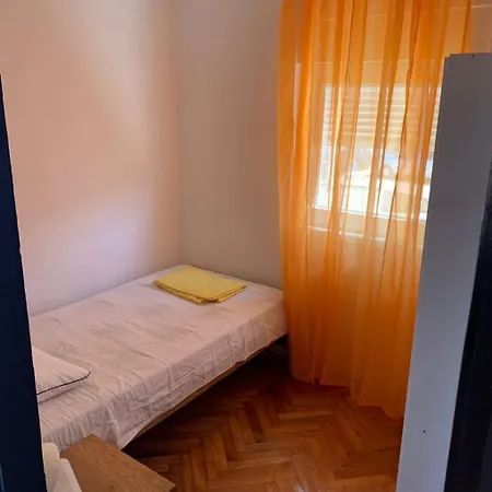 Apartments Josip - With Parking Apartment