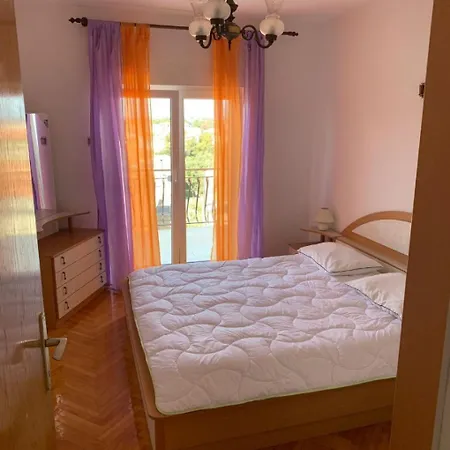 Apartment Apartments Josip - With Parking