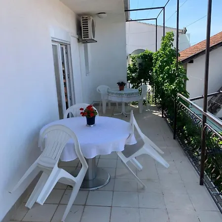 Apartments Josip - With Parking Apartment