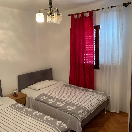 Apartments Josip - With Parking Apartment *