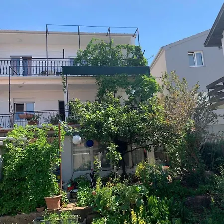 Apartment Apartments Josip - With Parking